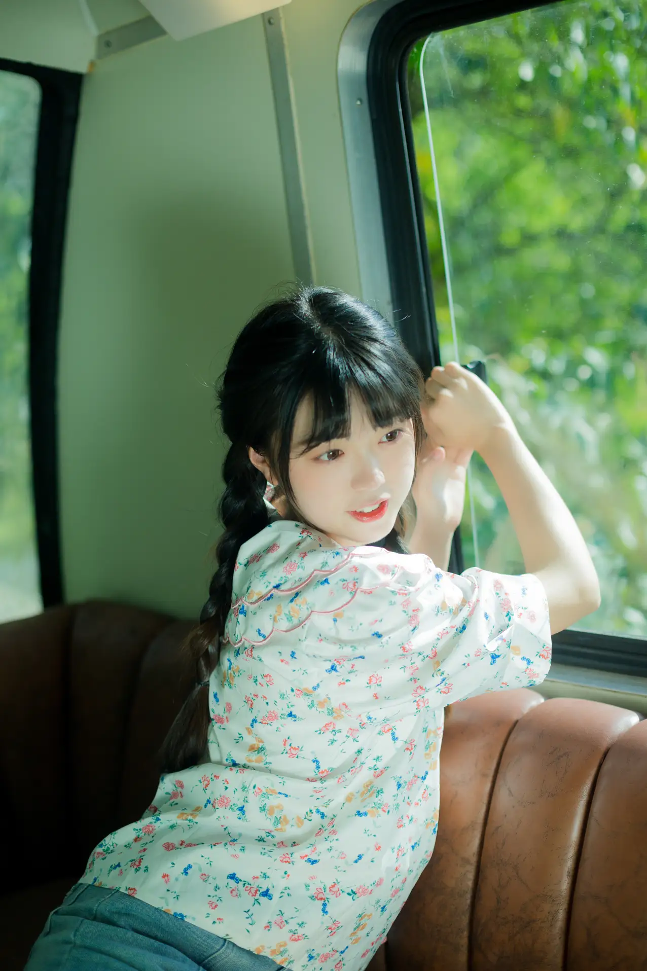 [YITUYU] 2022.09.11 Vol.1922 – The happiness hidden in the corner of the bus Cute bubbles#[28P]-27